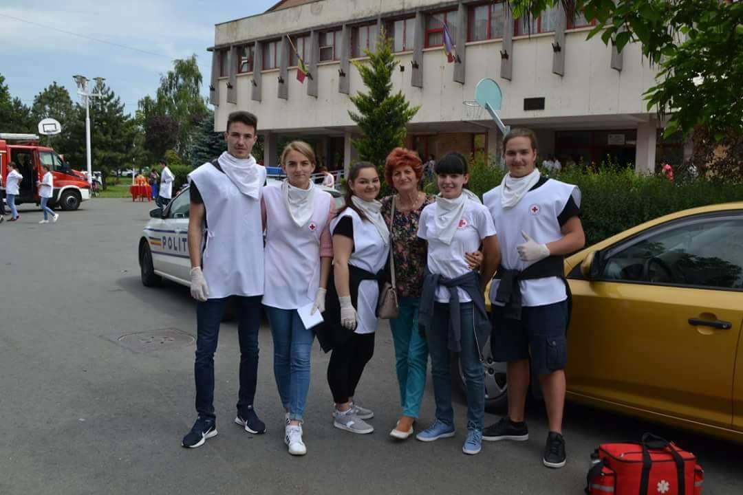 Locul 2 la faza județeană pentru elevii de liceu ai oraşului Lipova în cadrul concursului „Sanitarii Pricepuţi”  